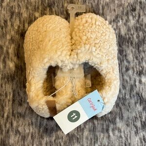 Cat & Jack Sherpa Slippers Kids Size 11 Cozy Fuzzy House Shoes NWT